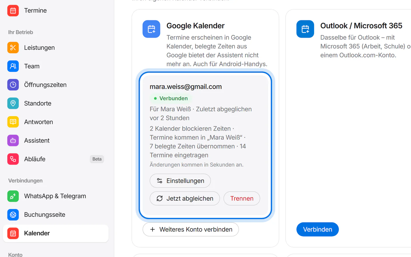 Verbundener Google Kalender von Mara Weiß mit „Kalender blockiert Zeiten“ und „Termine kommen in …“; der Knopf „Einstellungen“ ist markiert.