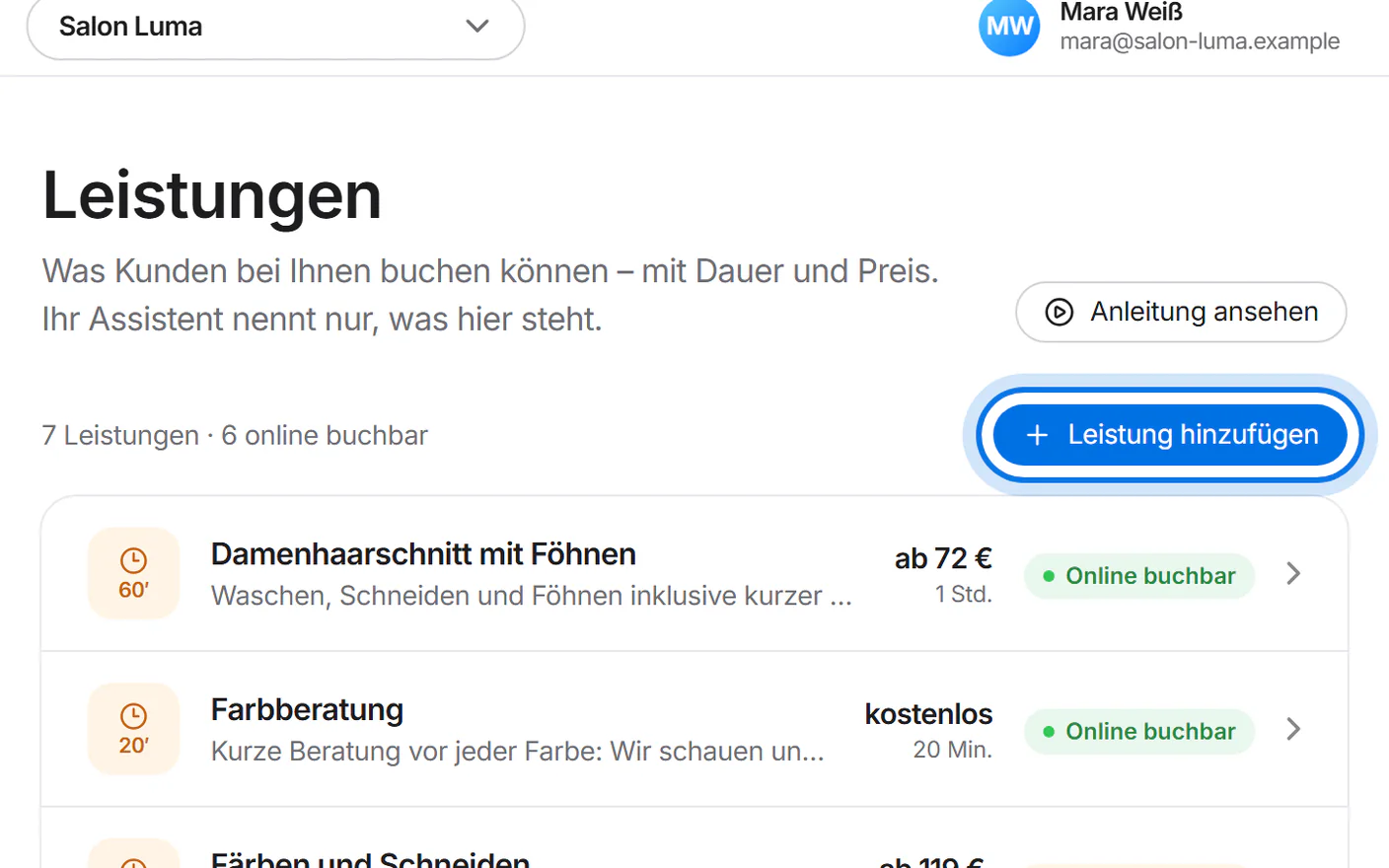 Die Seite „Leistungen“ mit markiertem Knopf „Leistung hinzufügen“.