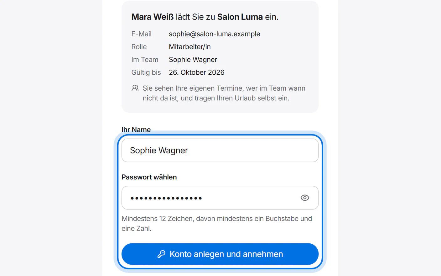 Seite „Einladung annehmen“: Name und Passwort sind ausgefüllt, der Knopf „Konto anlegen und annehmen“ ist markiert.