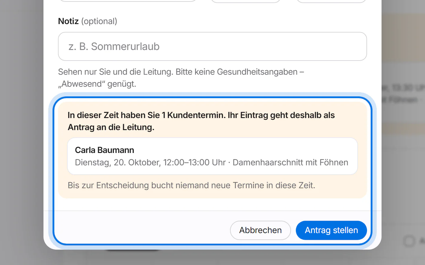 Hinweis „In dieser Zeit haben Sie 1 Kundentermin. Ihr Eintrag geht deshalb als Antrag an die Leitung.“ und der Knopf „Antrag stellen“, markiert.