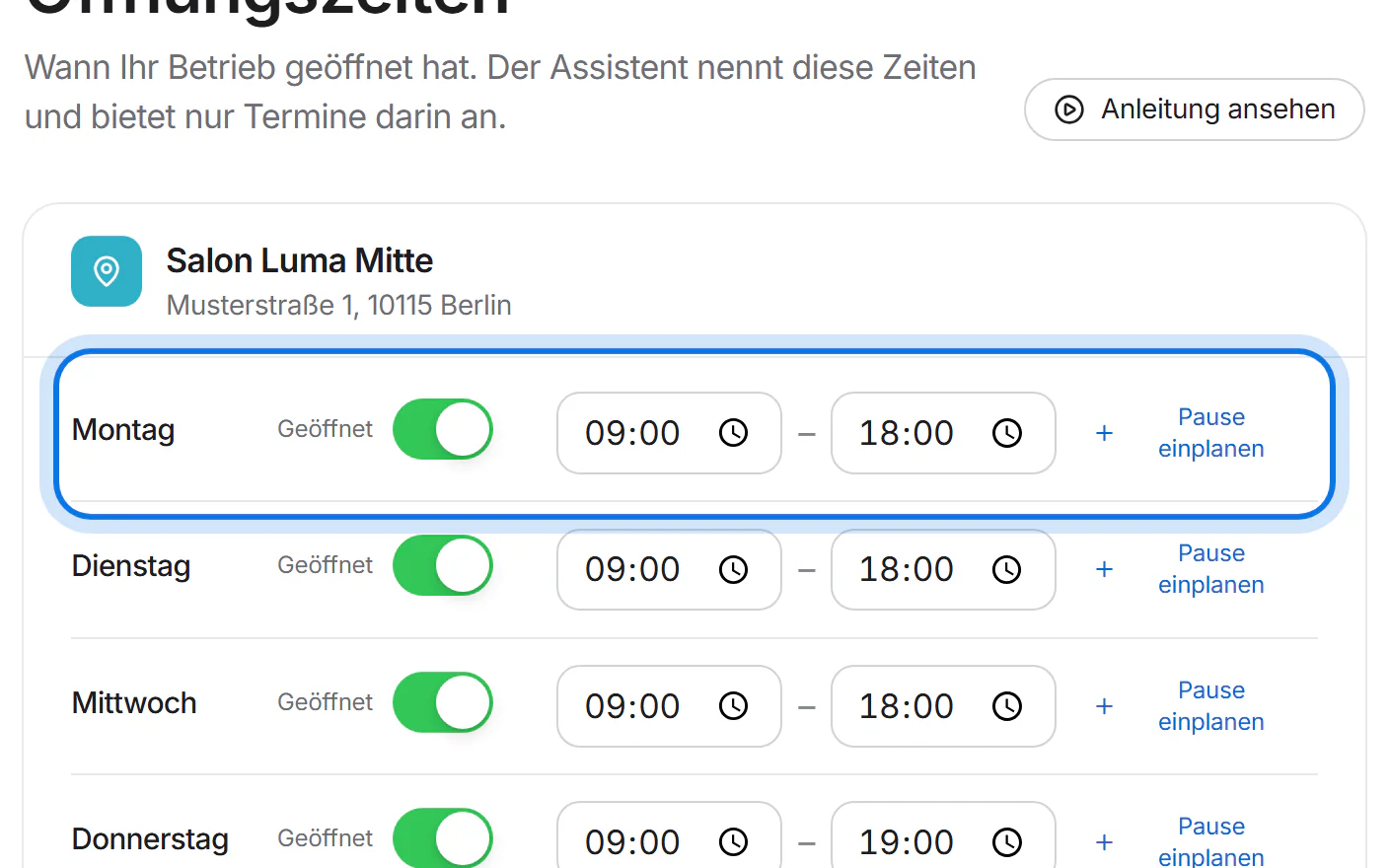 Die Zeile „Montag“ mit Schalter „Geöffnet“ und den Zeiten 09:00 bis 18:00 ist markiert.