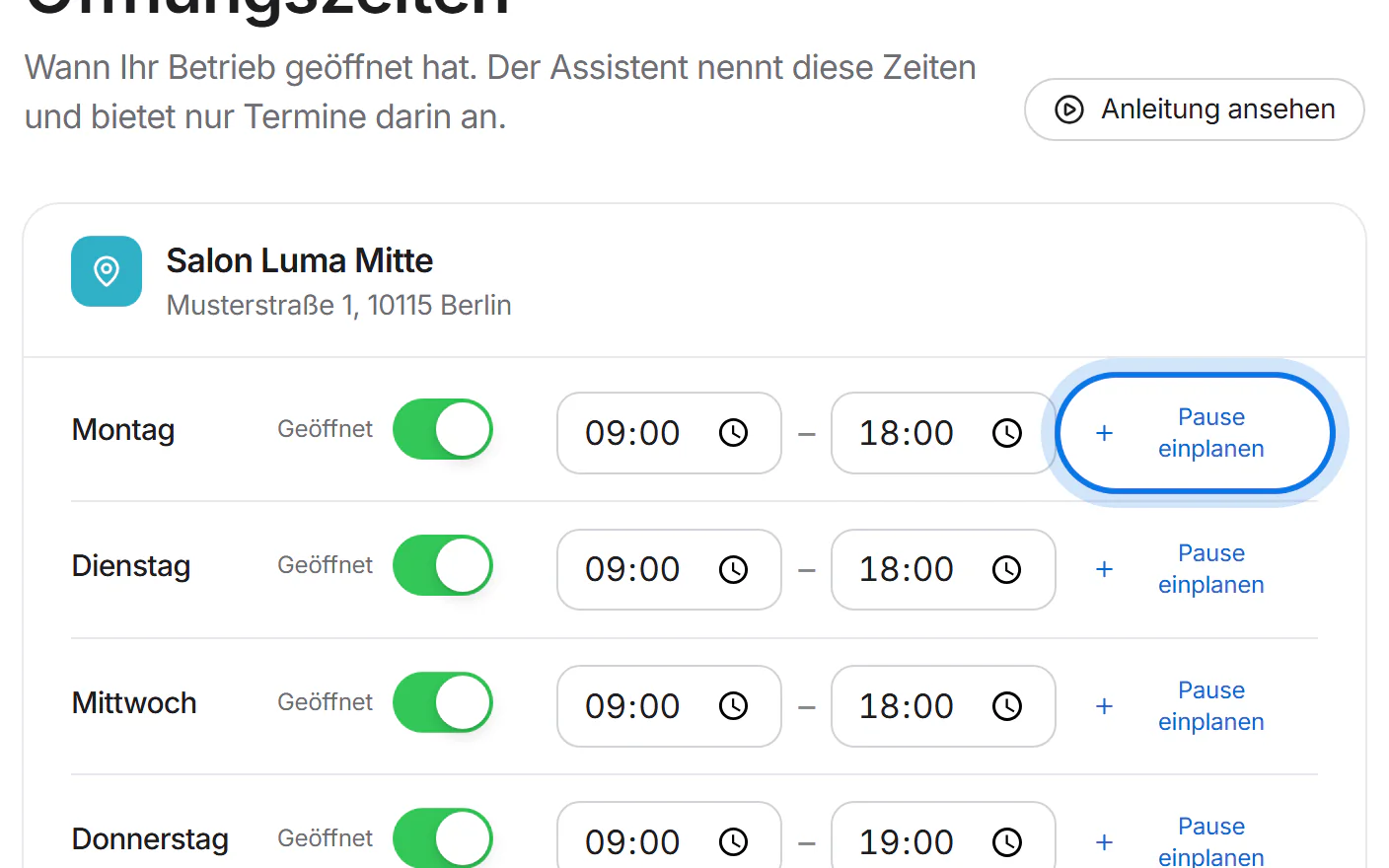 Neben den Zeiten vom Montag ist „Pause einplanen“ markiert.